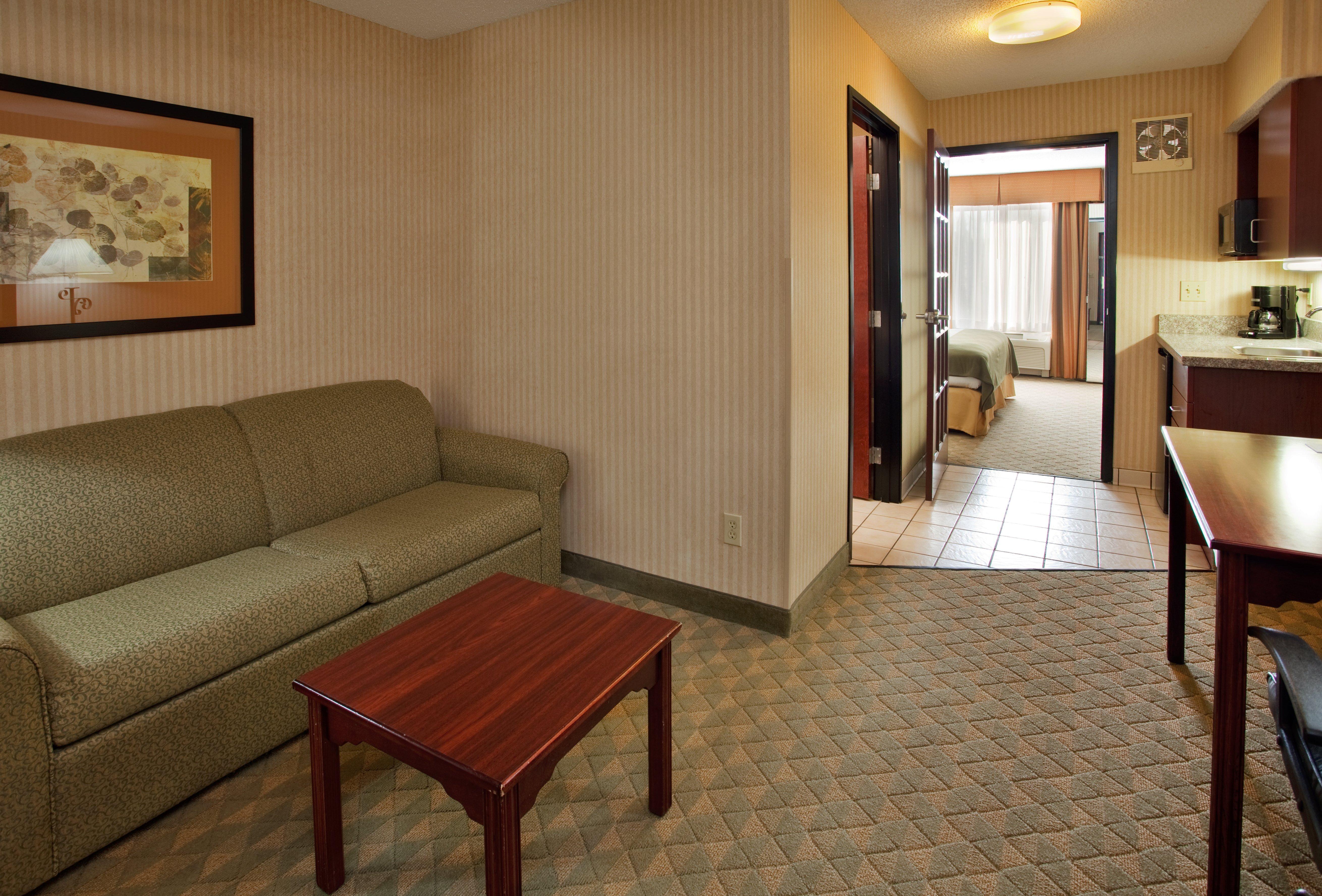 Spark By Hilton Lansing Экстерьер фото