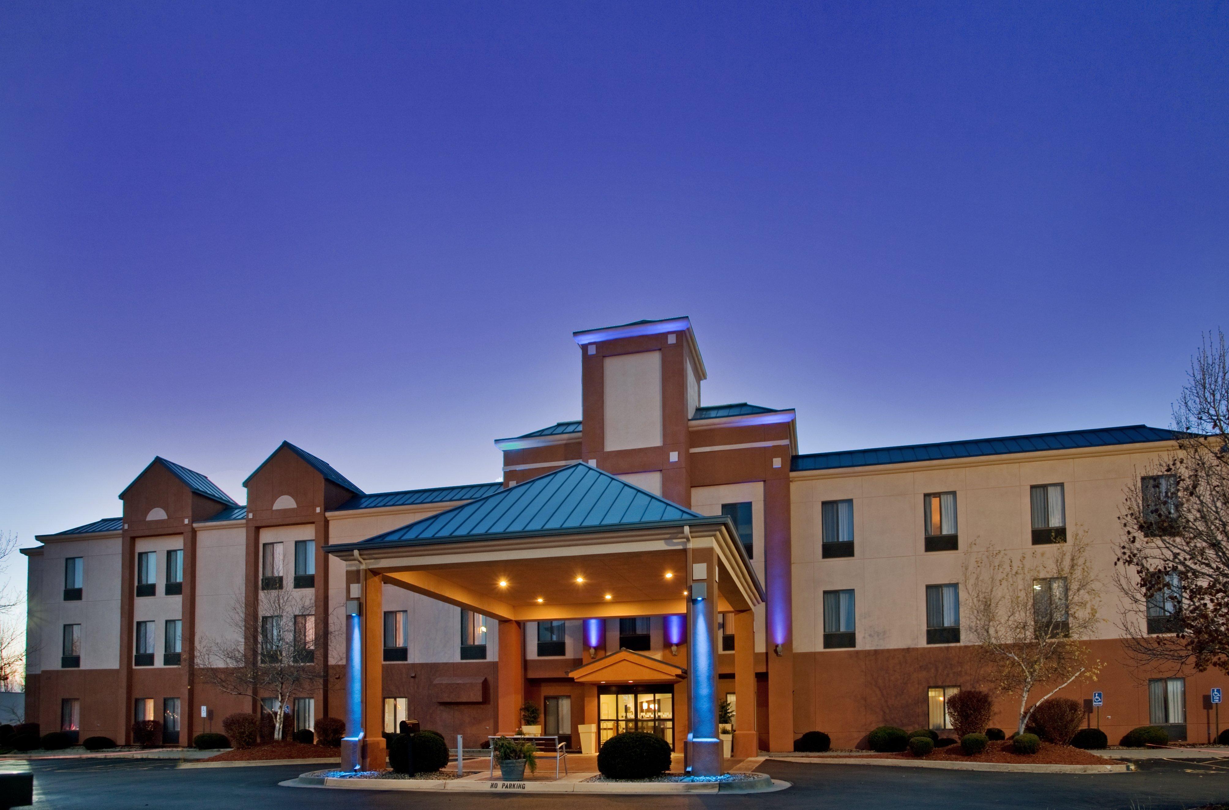 Spark By Hilton Lansing Экстерьер фото