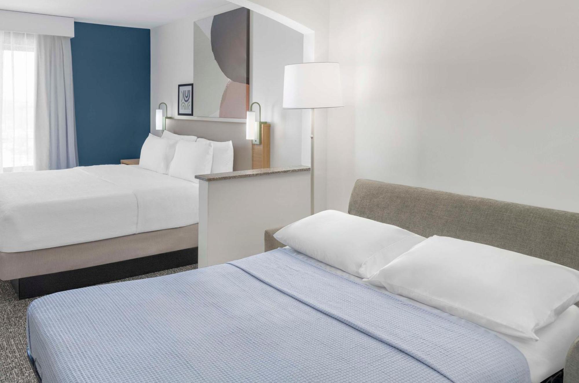 Spark By Hilton Lansing Экстерьер фото