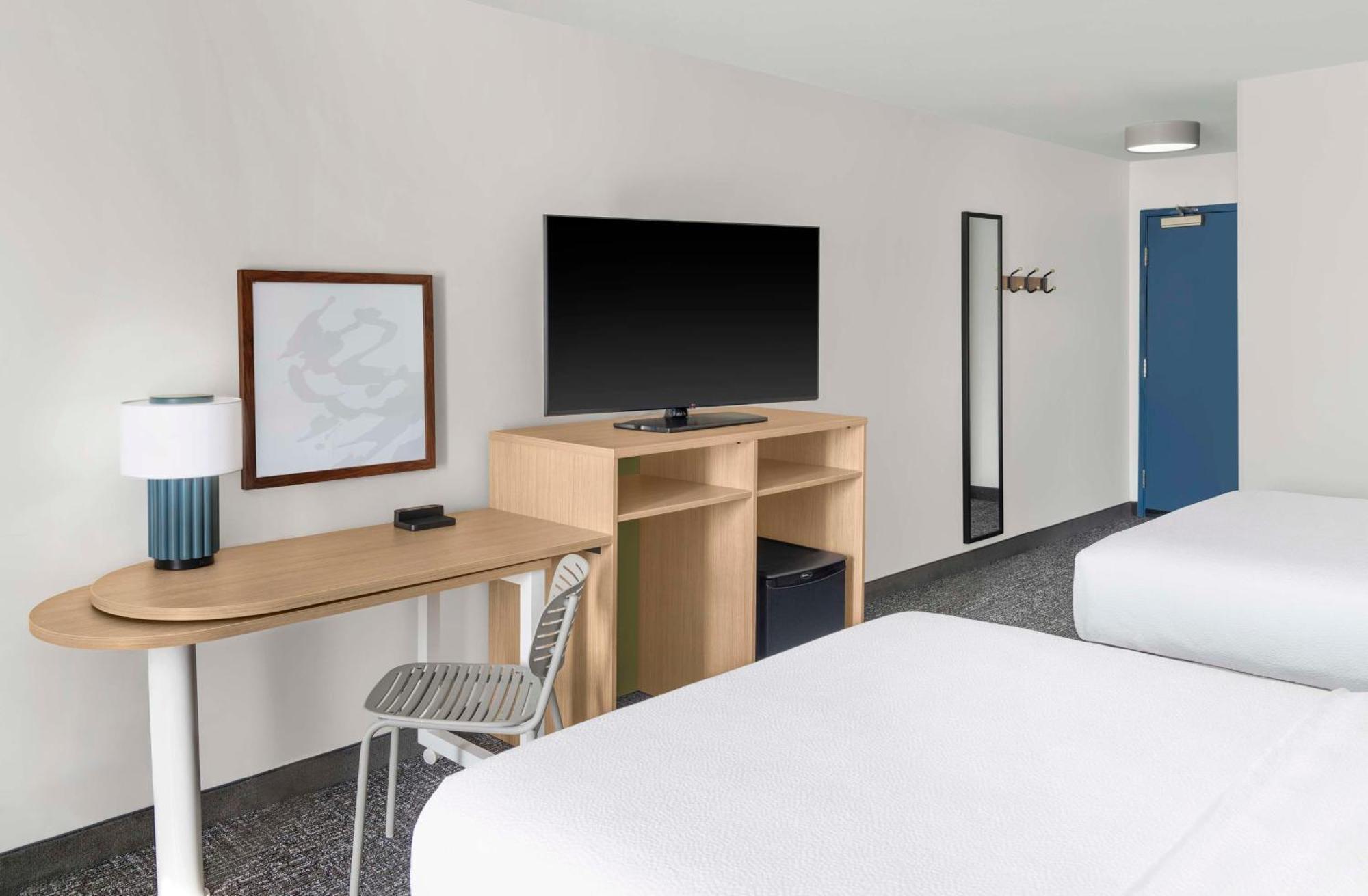 Spark By Hilton Lansing Экстерьер фото