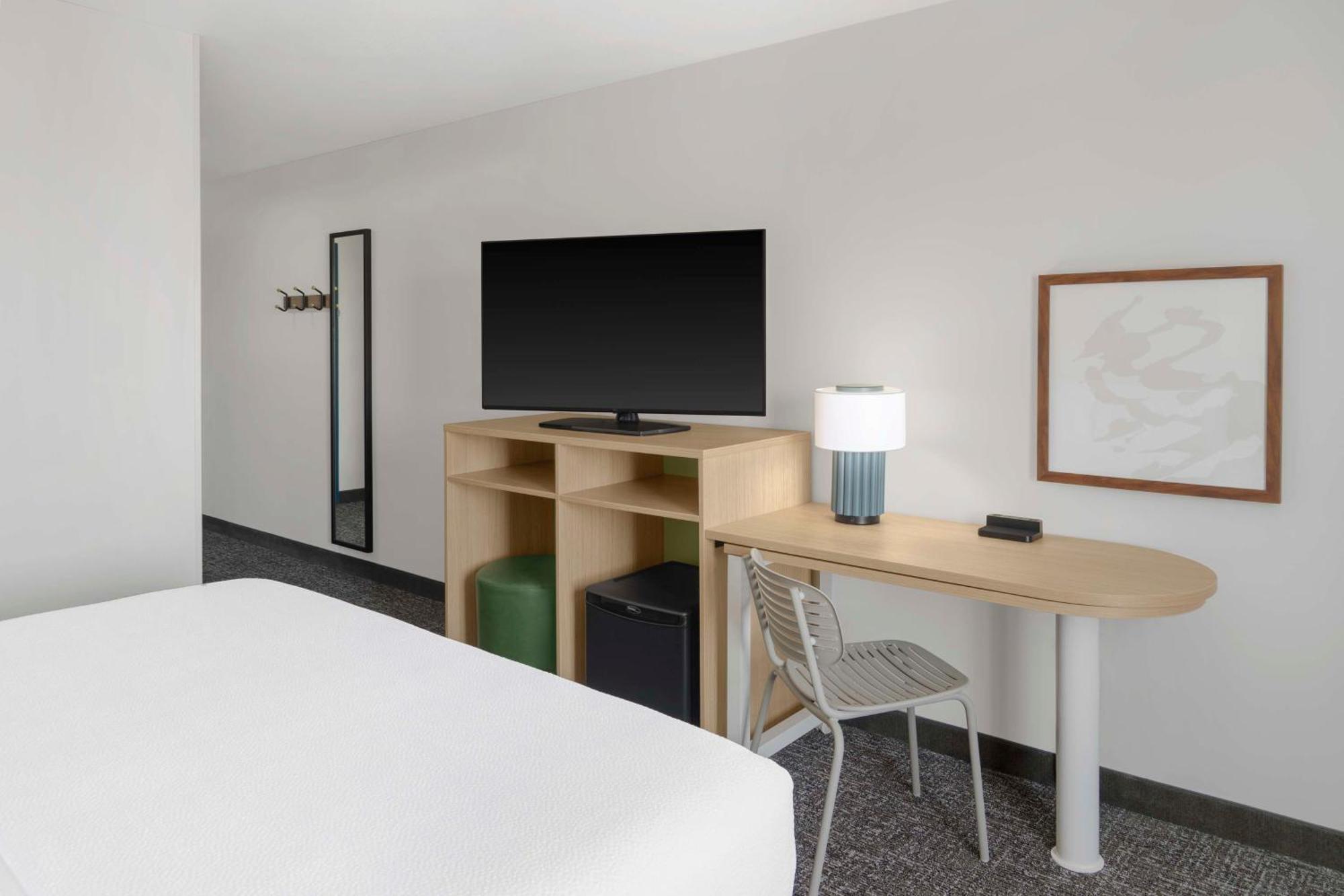 Spark By Hilton Lansing Экстерьер фото