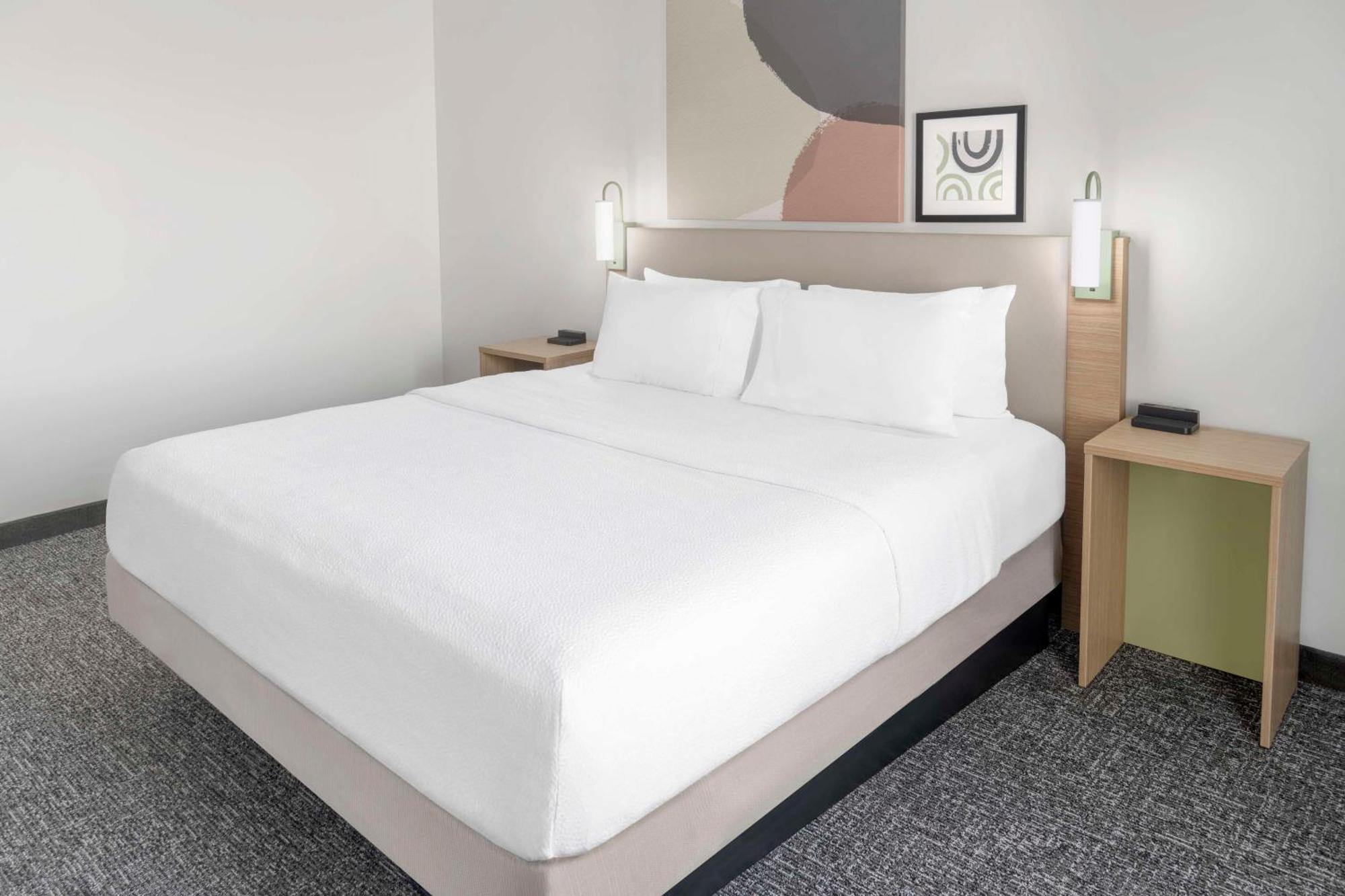 Spark By Hilton Lansing Экстерьер фото