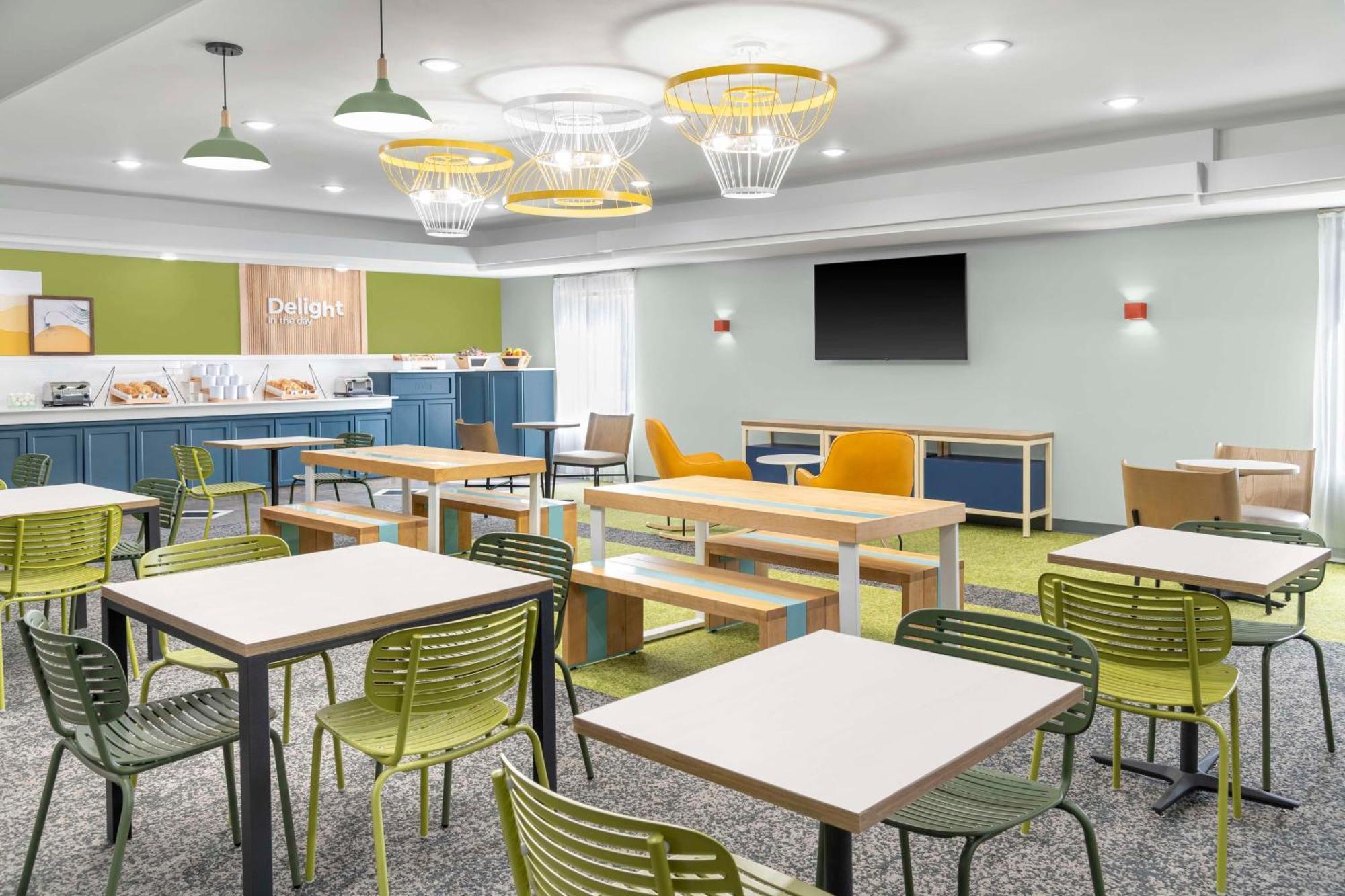 Spark By Hilton Lansing Экстерьер фото